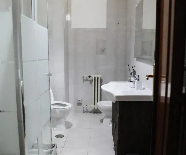 Aura Rent Of With Shared Kitchen 招待所 3*